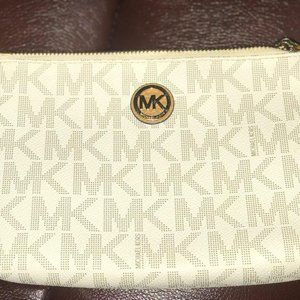 Michael Kors Pouch